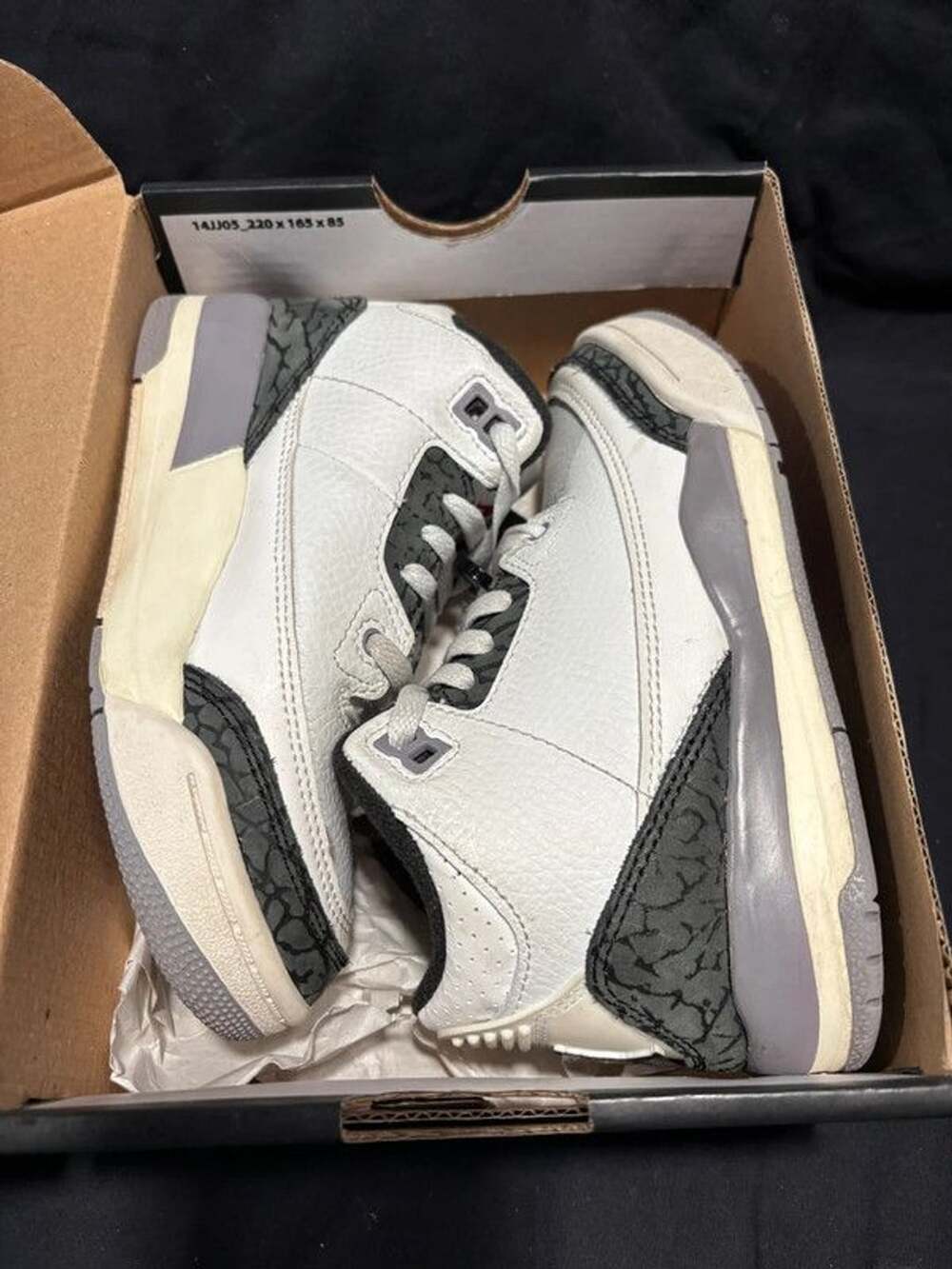 Jordan 3 cement Grey 11c